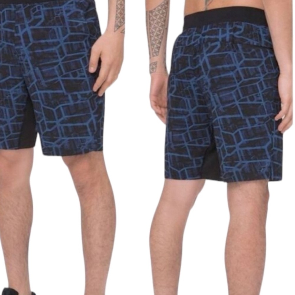 Lululemon T.H.E. Short Linerless 11" Black & Blue Print Size XXL like new!